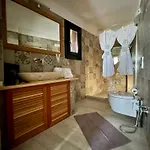 Golden Moments Luxury Stone B Vila Mesariá