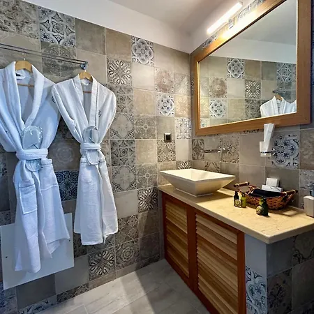 Golden Moments Luxury Stone B 빌라 *